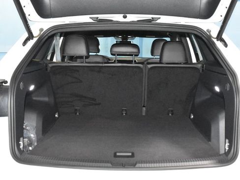 Used 2024 Volkswagen Atlas Cross Sport SE FWD image 28