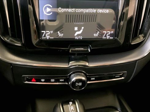 Used 2019 Volvo XC60 T6 Momentum w/ Premium Package image 34
