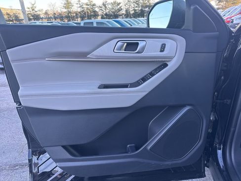 New 2026 Ford Explorer Active w/ Active Comfort Package image 11