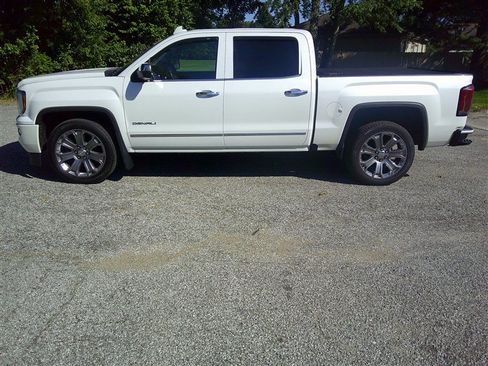 Used 2016 GMC Sierra 1500 Denali w/ Denali Ultimate Package AWD/4WD image 2