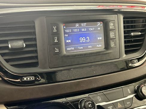 Used 2017 Chrysler Pacifica LX FWD image 16