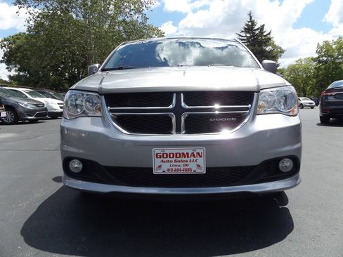 Used 2017 Dodge Grand Caravan SXT FWD image 3