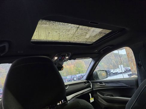 New 2025 Jeep Grand Cherokee L Laredo image 13