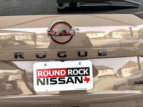 Certified 2025 Nissan Rogue SV image 10
