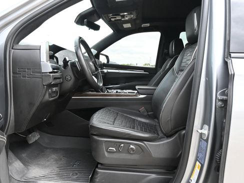 Certified 2025 Cadillac Escalade Sport Platinum w/ LPO, Floor Liner Package AWD/4WD image 18