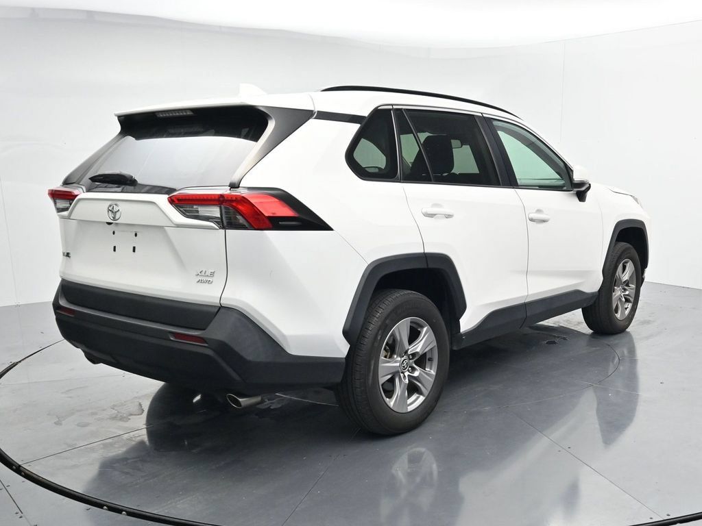 Used 2024 Toyota RAV4 XLE AWD/4WD image 7