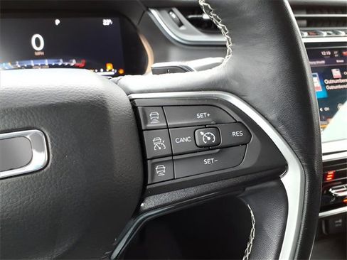 Used 2021 Jeep Grand Cherokee L Laredo image 15