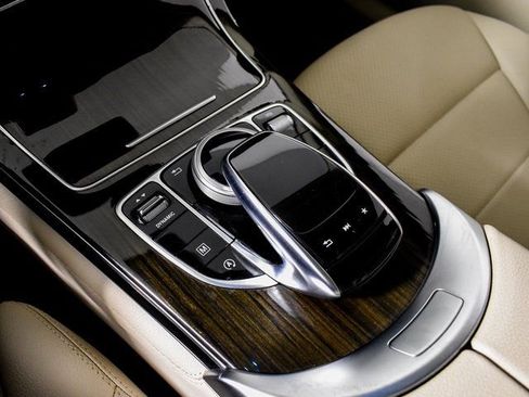 Used 2019 Mercedes-Benz GLC 300 GLC 300 image 24