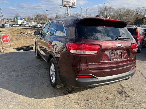 Used 2017 Kia Sorento LX w/ LX Convenience Package image 5
