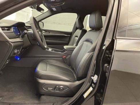 New 2025 Jeep Grand Cherokee L Limited w/ Black Appearance Package AWD/4WD image 17