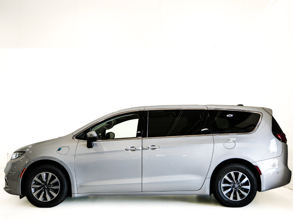 Used 2023 Chrysler Pacifica Touring-L FWD image 5