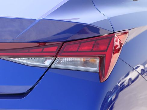 Used 2025 Hyundai Elantra SEL FWD image 4