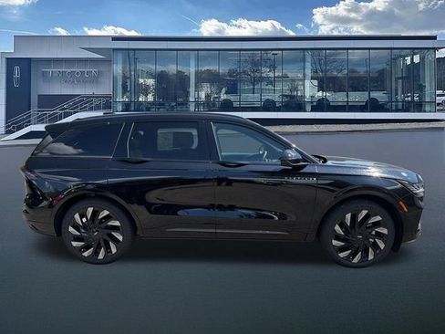 New 2026 Lincoln Nautilus Reserve AWD/4WD image 9
