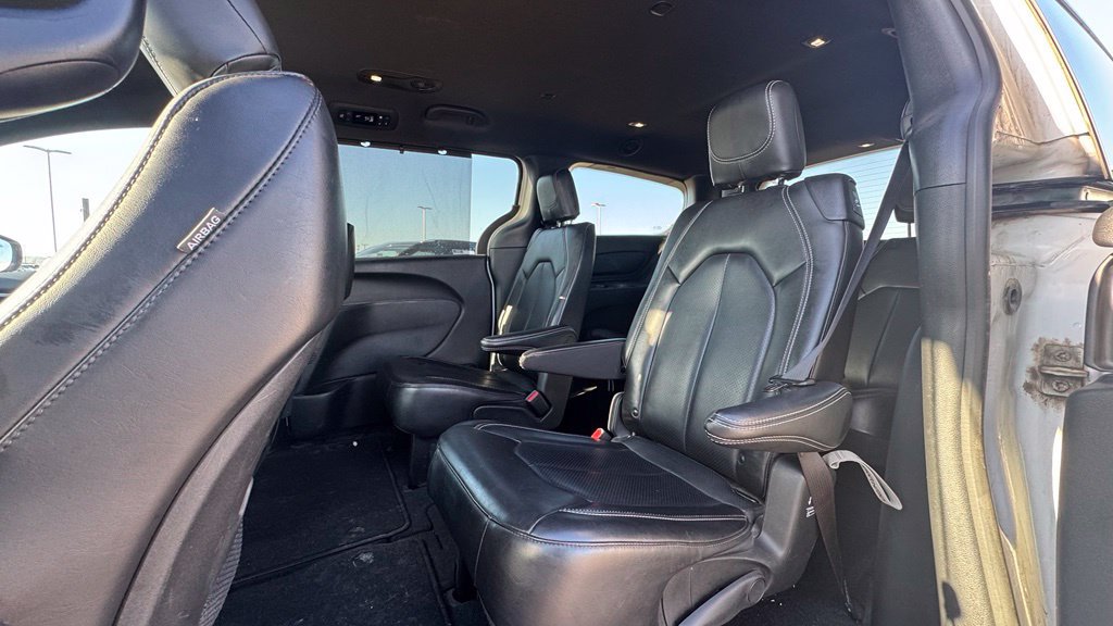 Used 2024 Chrysler Pacifica Touring-L w/ S Appearance Package FWD image 23
