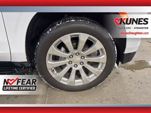 Used 2023 Chevrolet Suburban Premier image 15