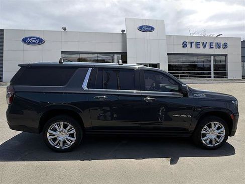 Used 2022 Chevrolet Suburban High Country AWD/4WD image 5