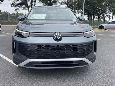 New 2026 Volkswagen Tiguan SE FWD image 2