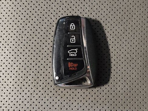 Used 2018 Hyundai Santa Fe Limited image 32