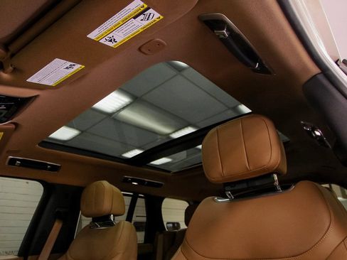 Used 2025 Land Rover Range Rover SE AWD/4WD image 23