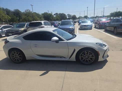 Used 2022 Subaru BRZ Premium RWD image 2