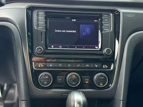 Used 2018 Volkswagen Passat 2.0T S image 22