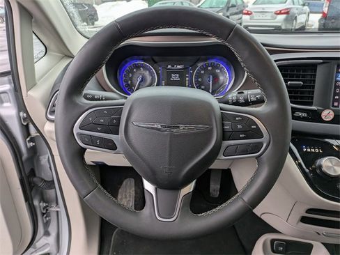 Used 2023 Chrysler Voyager LX image 8