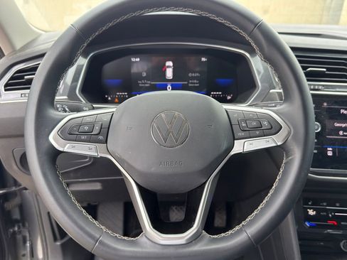 Used 2023 Volkswagen Tiguan SE image 16