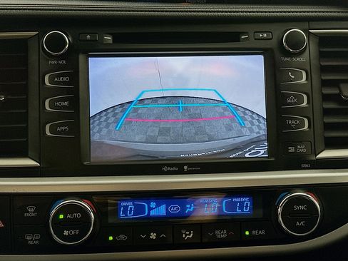 Used 2015 Toyota Highlander XLE FWD image 22