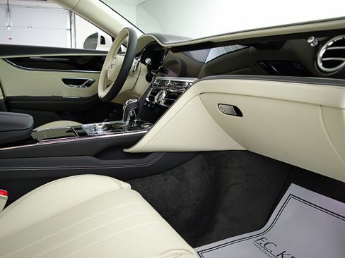 Certified 2023 Bentley Flying Spur Plug-In Hybrid AWD/4WD image 30