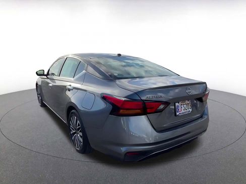 Used 2025 Nissan Altima 2.5 SV FWD image 11