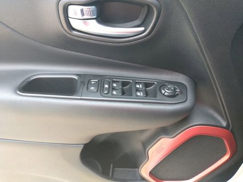 Used 2017 Jeep Renegade Trailhawk w/ Popular Equipment Group image 39