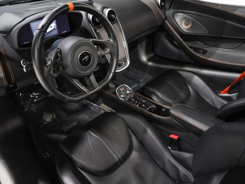 Used 2020 McLaren 600LT Spider RWD image 2