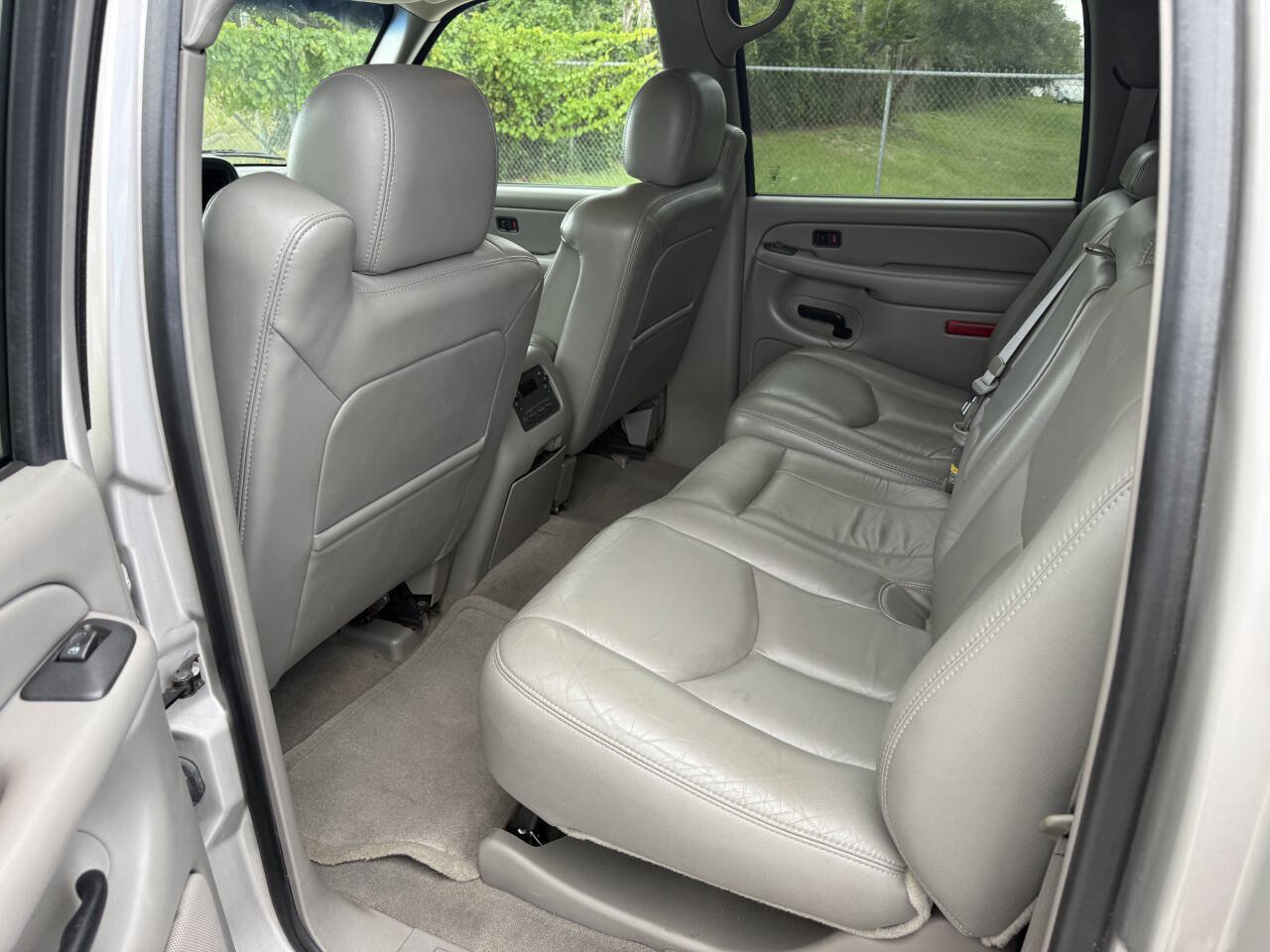Used 2004 Chevrolet Suburban LS w/ Preferred Equipment Group RWD image 14