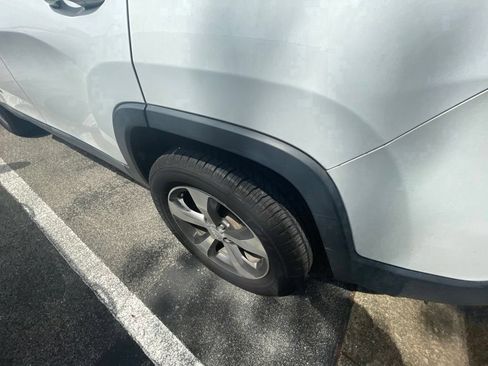 Used 2019 Jeep Cherokee Limited AWD/4WD image 15
