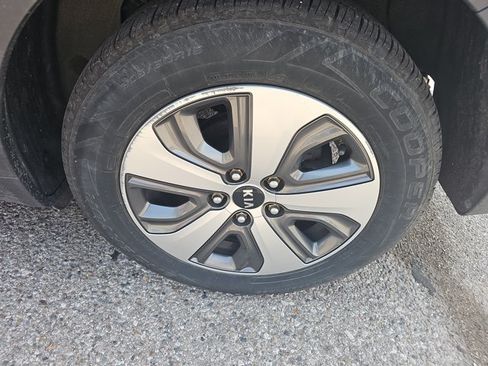 Used 2019 Kia Niro LX FWD image 14