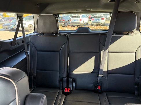 Used 2023 Chevrolet Suburban Premier image 30