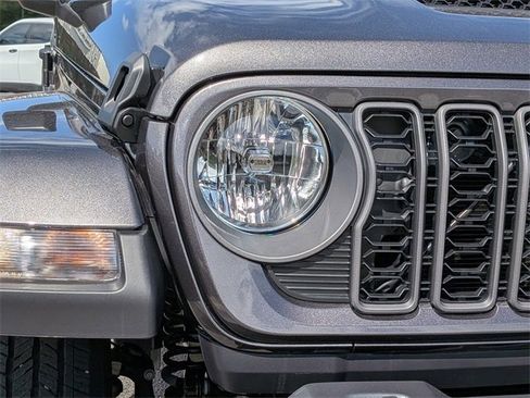 New 2025 Jeep Gladiator Sport image 10