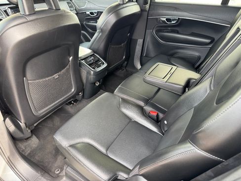 Used 2020 Volvo XC90 T5 Momentum w/ Protection Package Premier FWD image 28