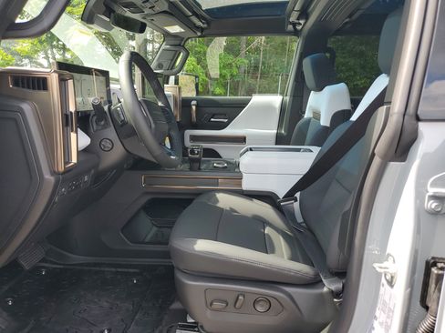 New 2025 GMC Hummer EV 2X image 18