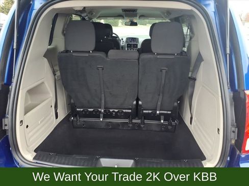 Used 2018 Dodge Grand Caravan SE w/ UConnect Hands-Free Group image 16