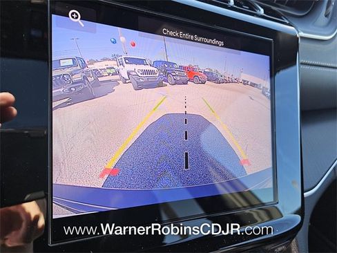 New 2025 Jeep Grand Cherokee Altitude image 21