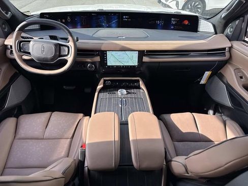 New 2026 Lincoln Navigator L Black Label AWD/4WD image 21