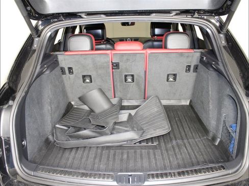 Used 2019 Porsche Macan S image 28