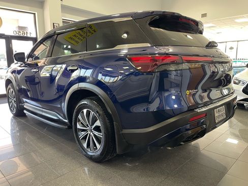 Used 2025 INFINITI QX60 Pure w/ Cargo Package FWD image 3