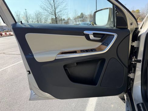 Used 2017 Volvo XC60 T6 Inscription w/ Preferred Option Package image 11