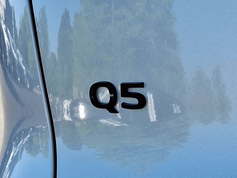 Used 2025 Audi Q5 Premium AWD/4WD image 32