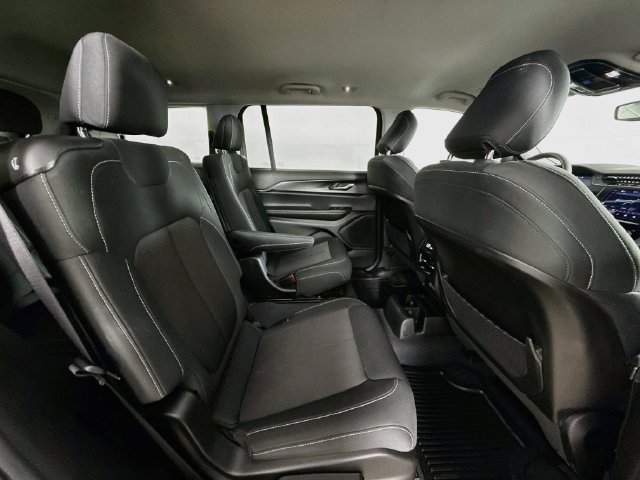 Used 2023 Jeep Grand Cherokee L Laredo AWD/4WD image 31