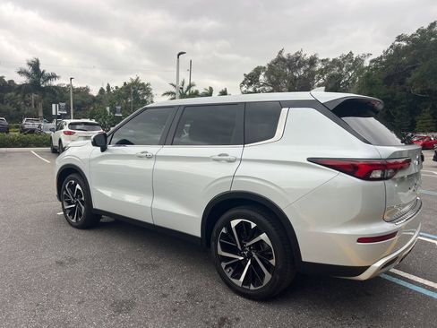 Used 2024 Mitsubishi Outlander FWD image 14