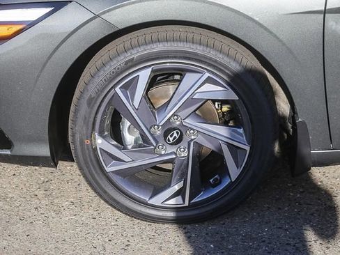 New 2026 Hyundai Elantra Limited FWD image 11