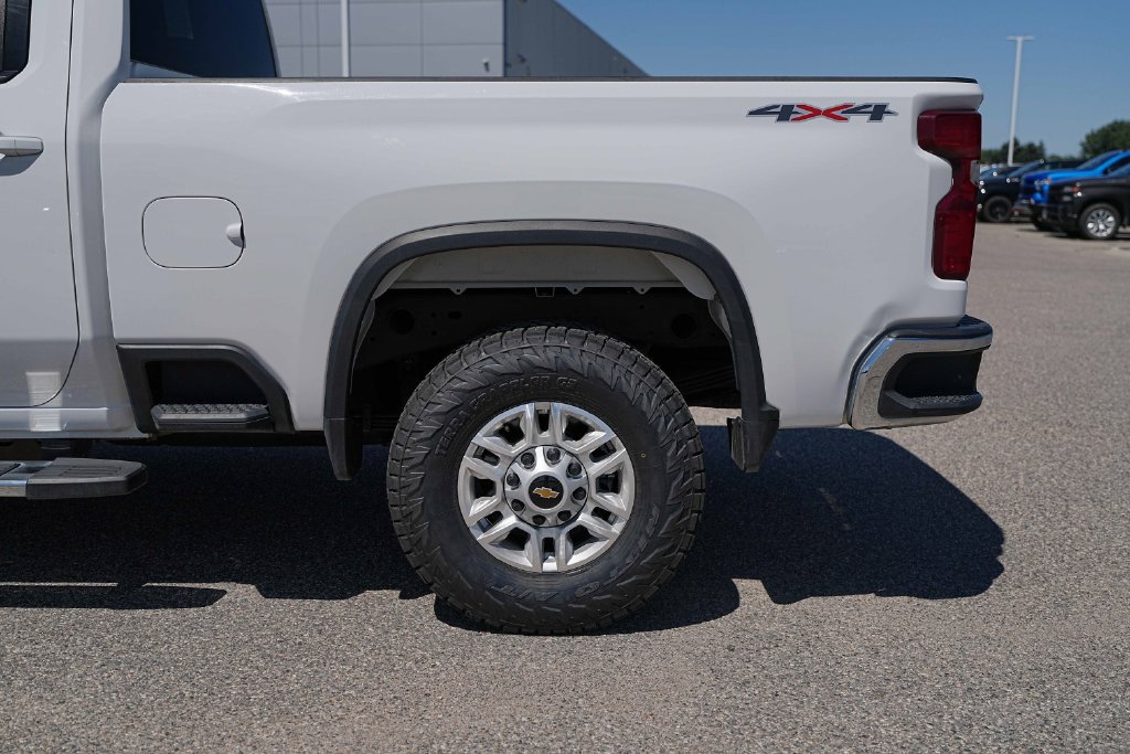 Used 2025 Chevrolet Silverado 2500 LT AWD/4WD image 13
